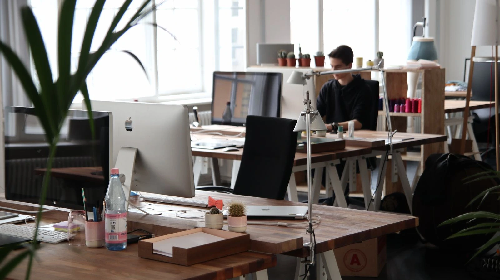 Werkplekken in een Belgisch kantoor